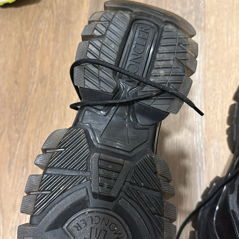 Moncler Black Athletic Shoes - Men
Size 42 - Picture 5 of 7